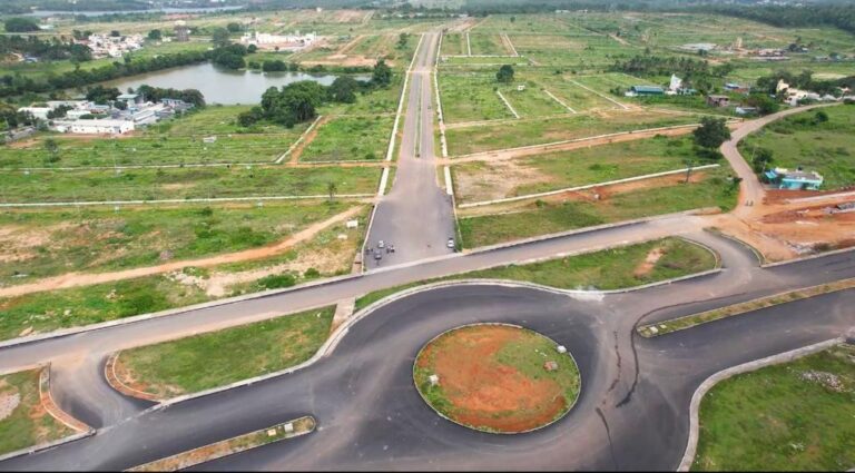 Commercial site for sale 40 60 east facing bda 300 feet road, nadaprabu Kempegowda layout